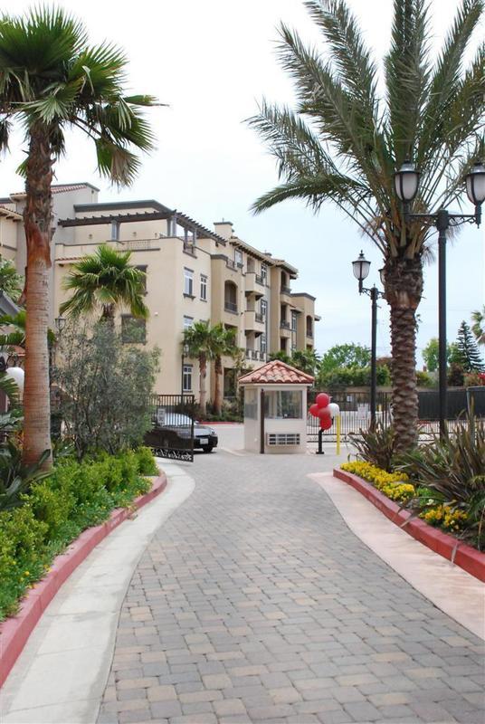 Playa Del Oro Apartments - Los Angeles — Photos 1